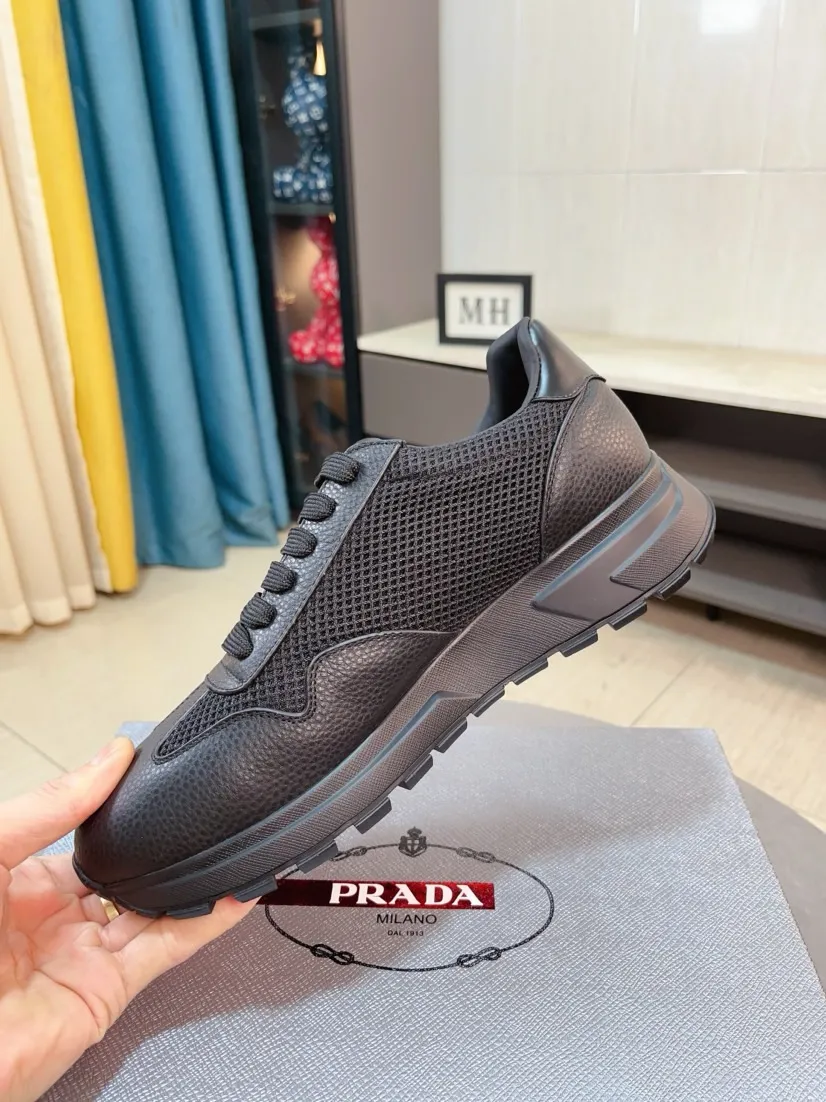 Men's shoes 💰580🌹🌹High-quality new Prada counters are launched simultaneously. The new men's shoes and 😘fabrics are selected from imported mesh and glue-spraying technology. Imported cowhide lining. 👍🏿High-end☄️Open-molded non-slip rubber outsole, exquisite lines, simple and elegant, comfortable and high-end for leisure travel. Code number: 38 to 44